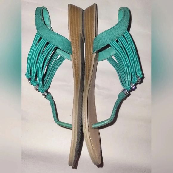 MADDEN GIRL Tangle Green Rhinestone Embellishment Sandals Size 8.5 - Picture 6 of 8